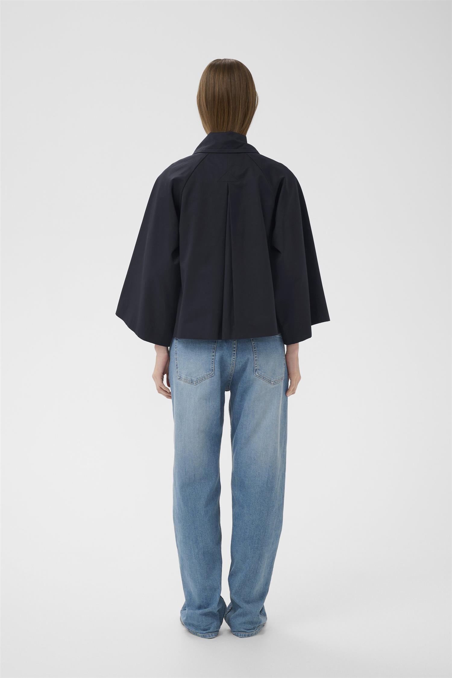 Hinonaiw Cape Jacket