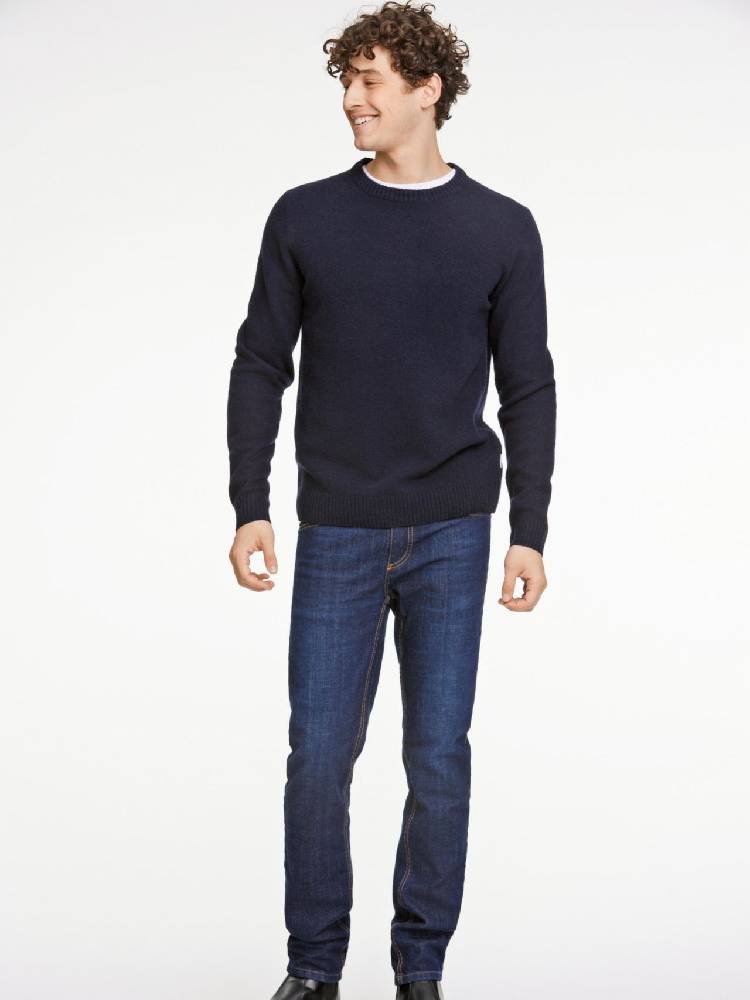 Lambswool o-neck knit