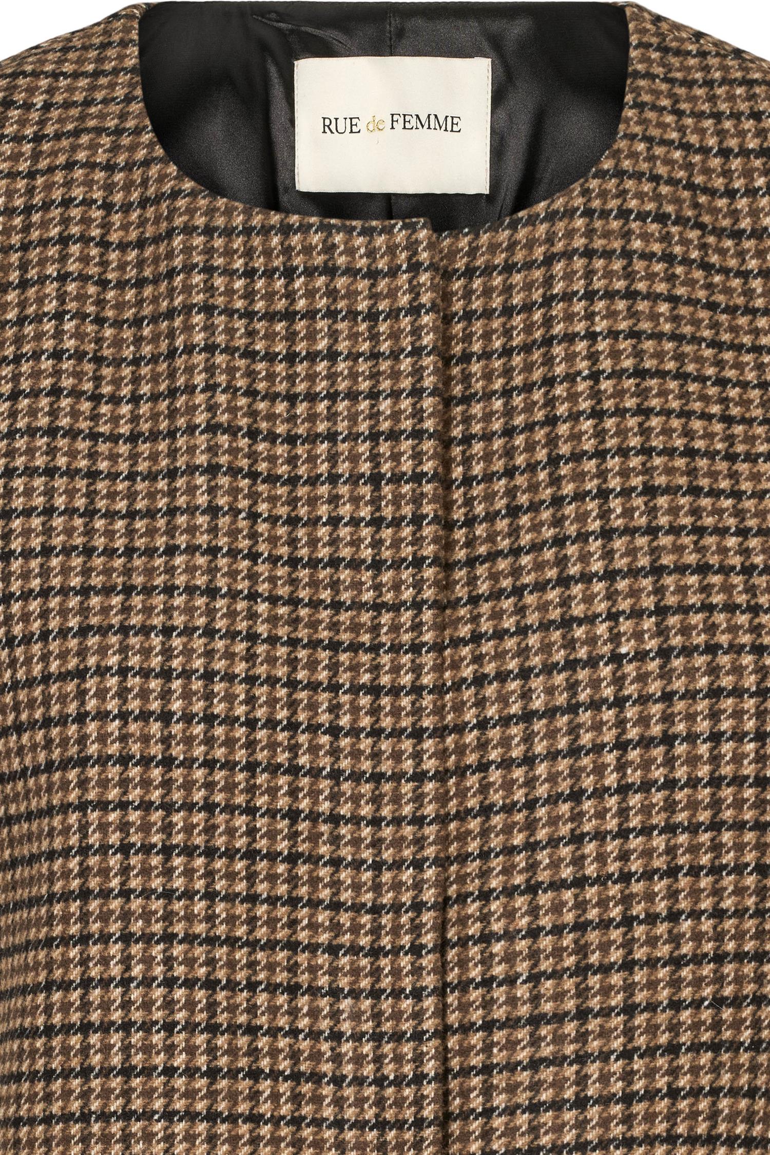 7898rdfnewhika Vest