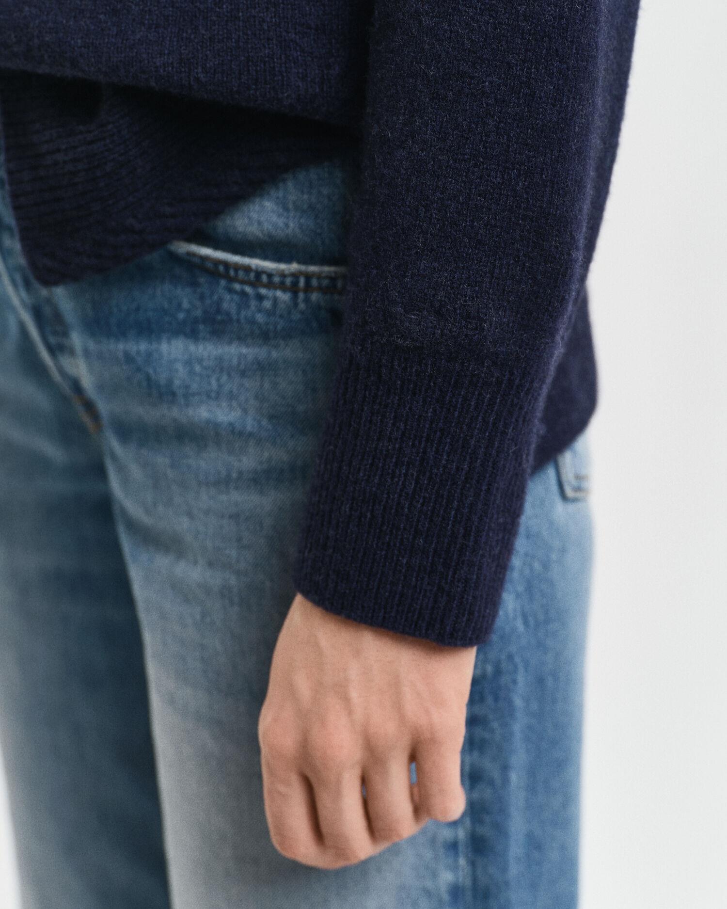 HERRINGBONE DETAIL C-NECK