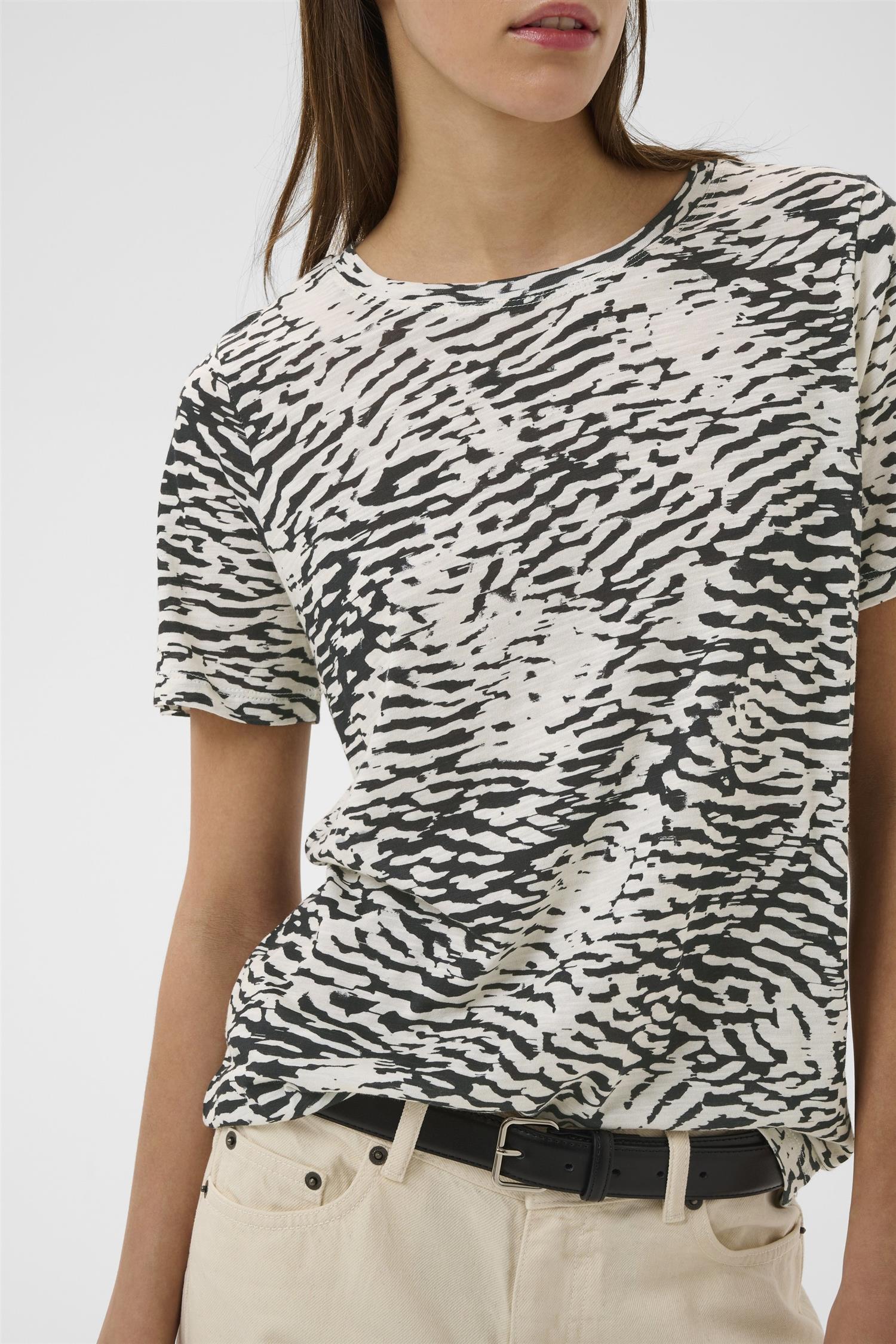 Almaiw Print Tshirt