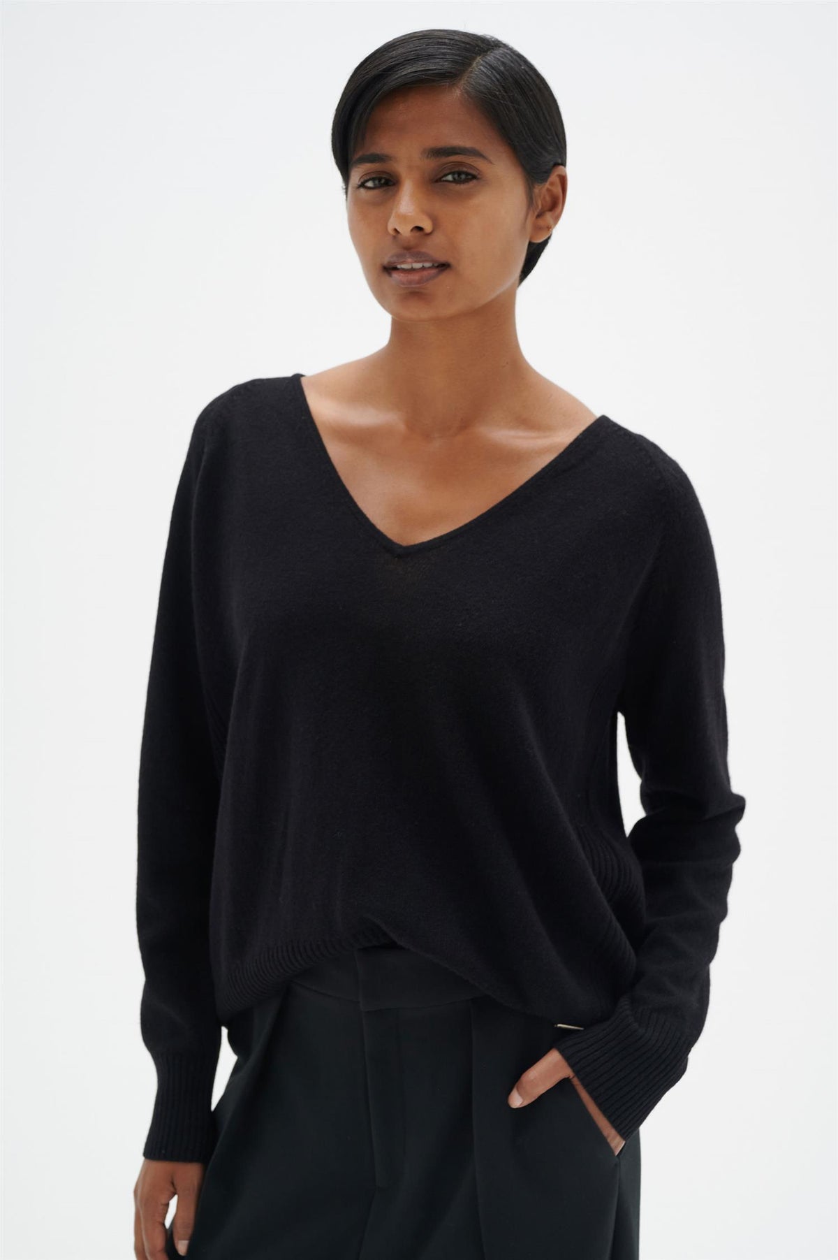 Lukka V-Neck Pullover Premium