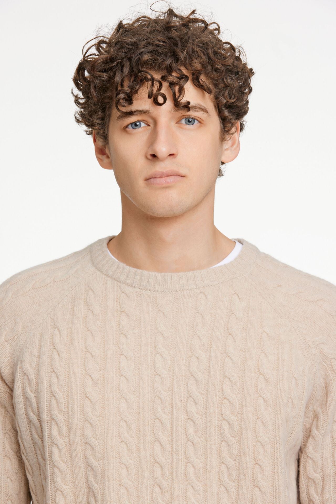 Lambswool raglan cable o-neck