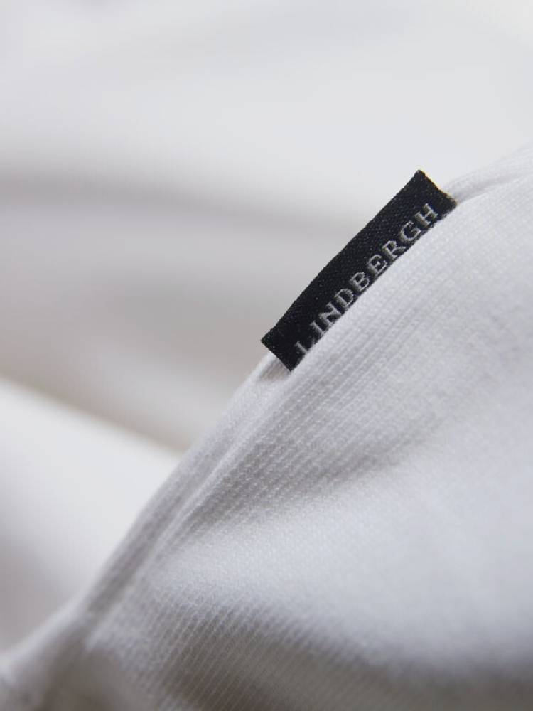BASIC T-SHIRT