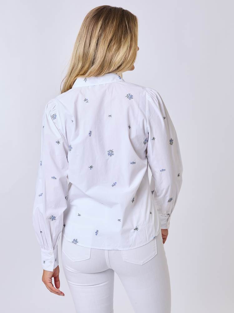 Erin brodert skjorte