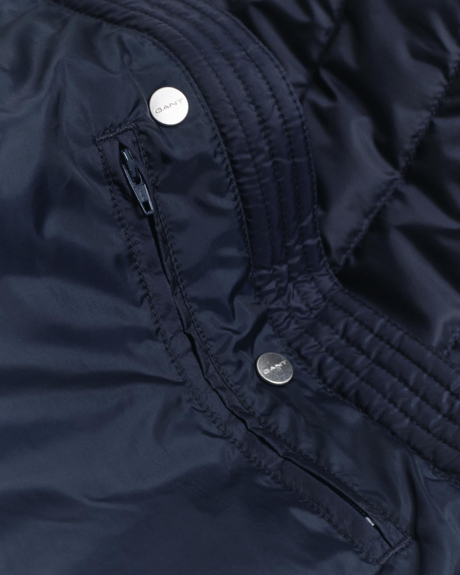 LIGHT DOWN VEST