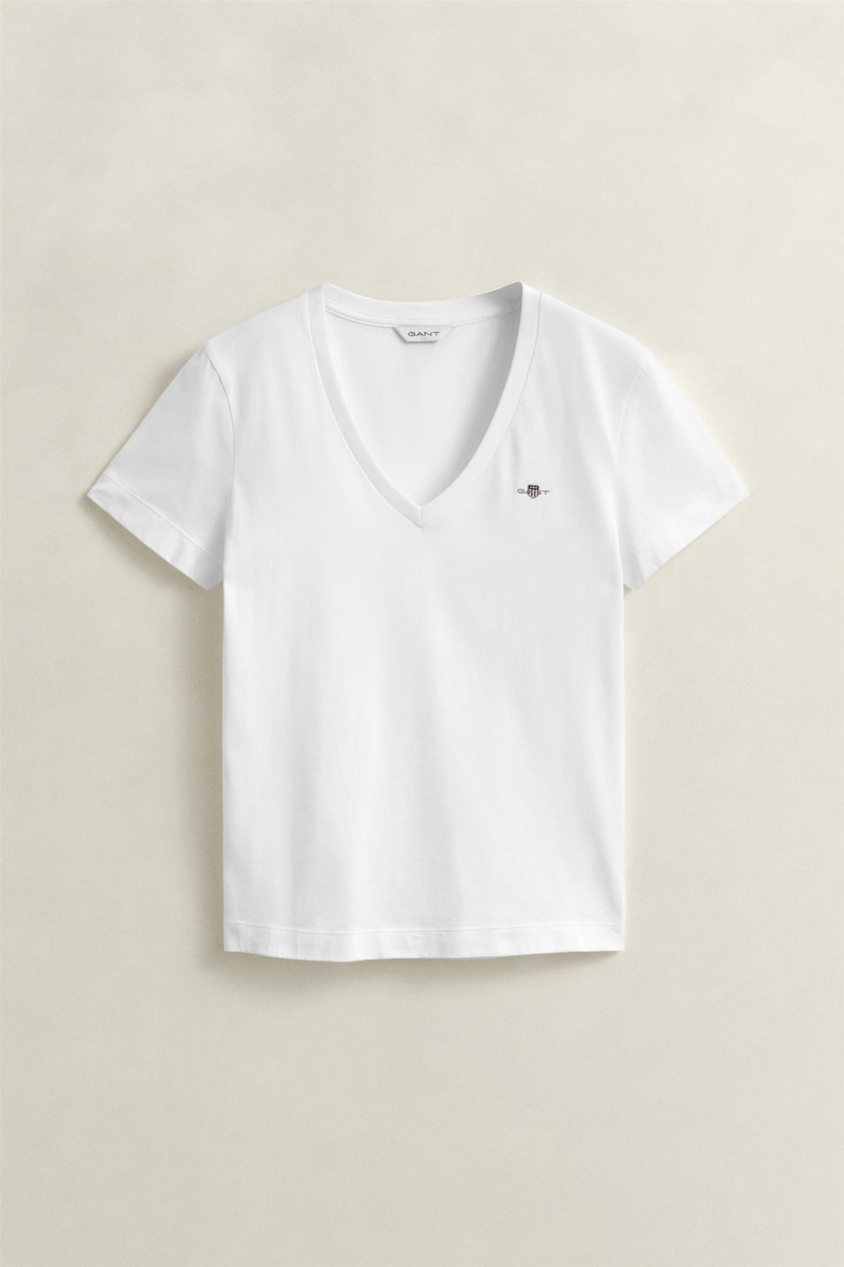 REG SHIELD SS V-NECK T-SHIRT