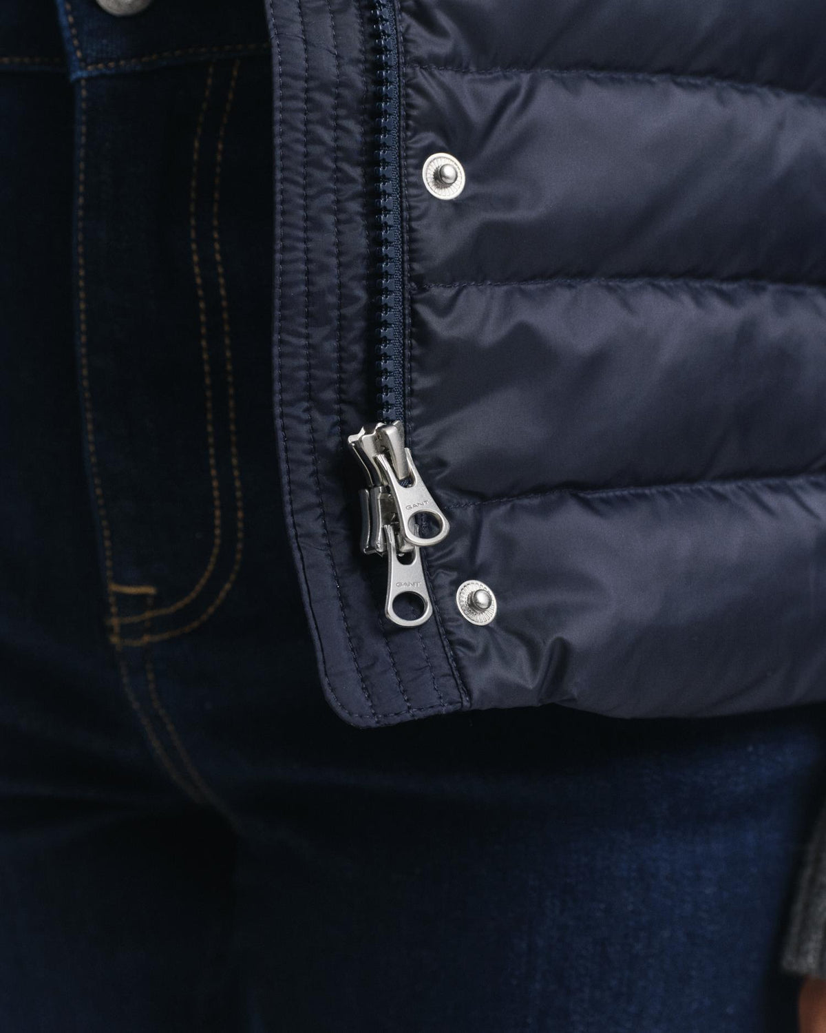 LIGHT DOWN VEST