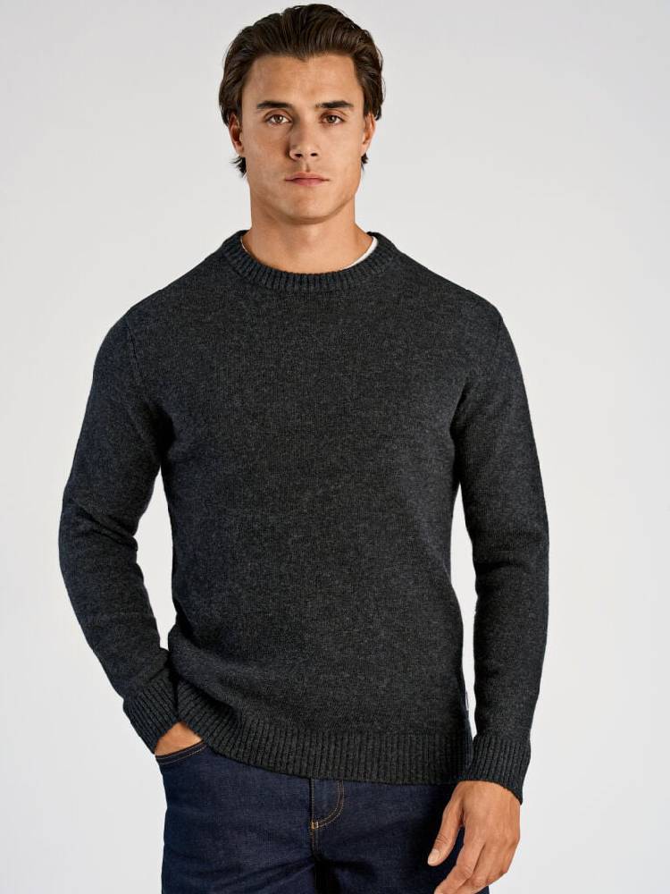 Lambswool o-neck knit