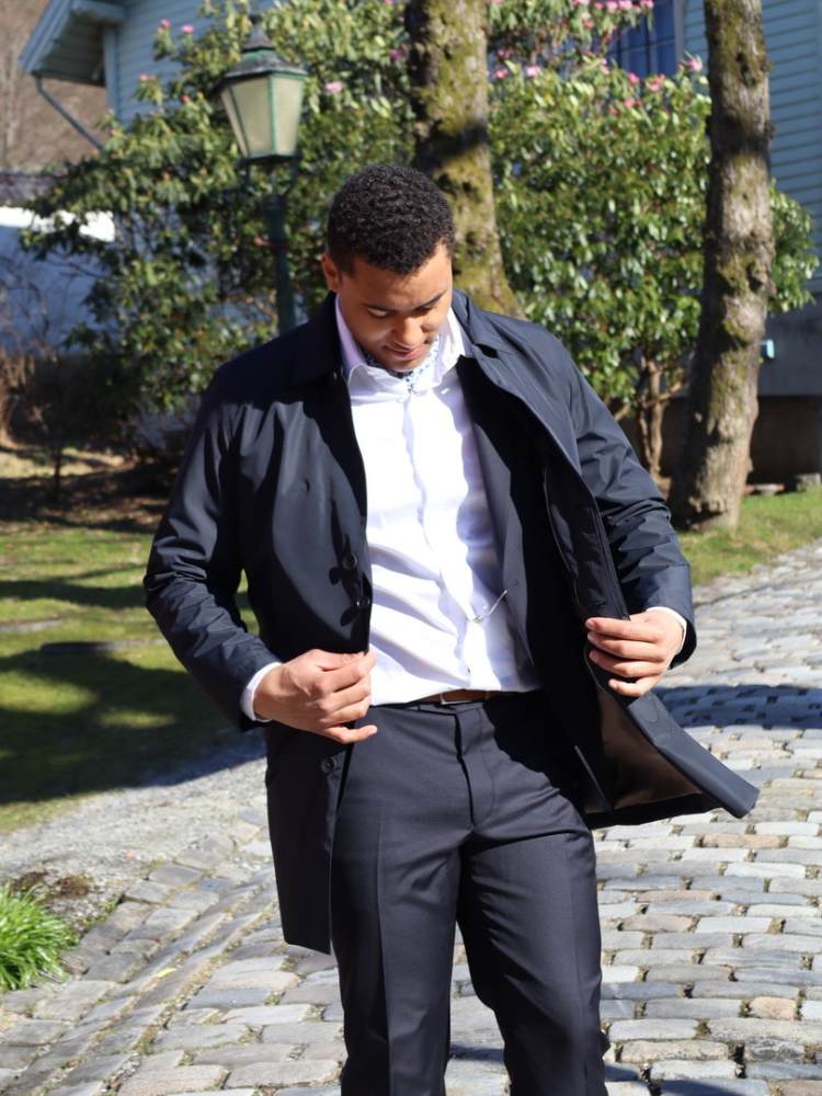 Water repellent mac coat