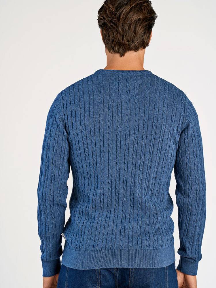 O-neck cable knit