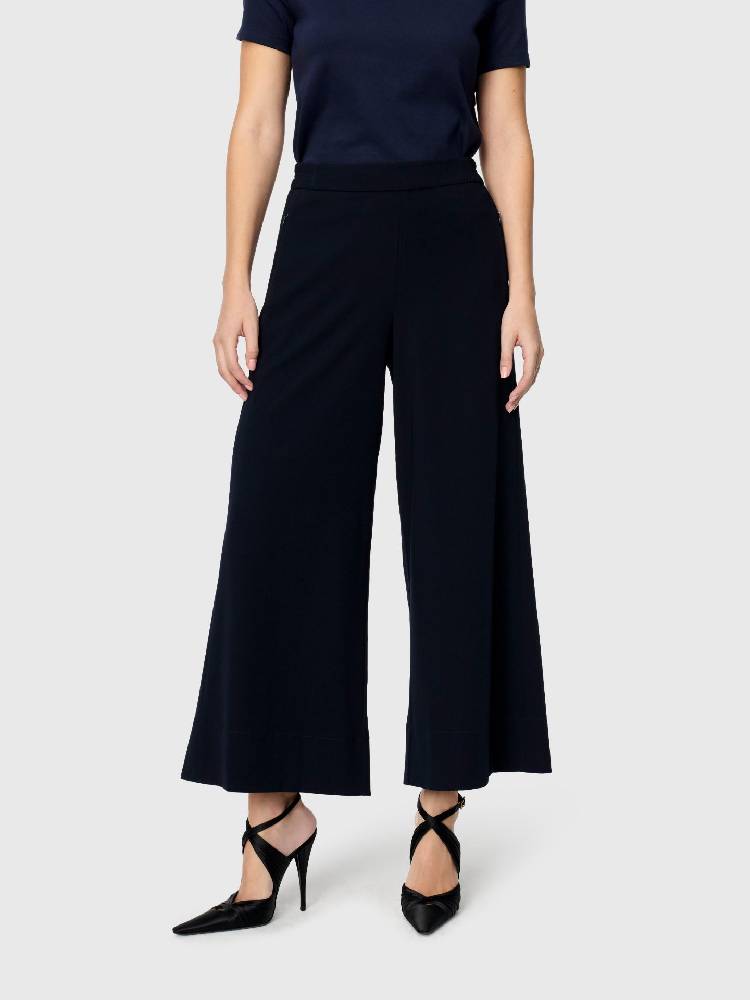 CORALIE Cropped
