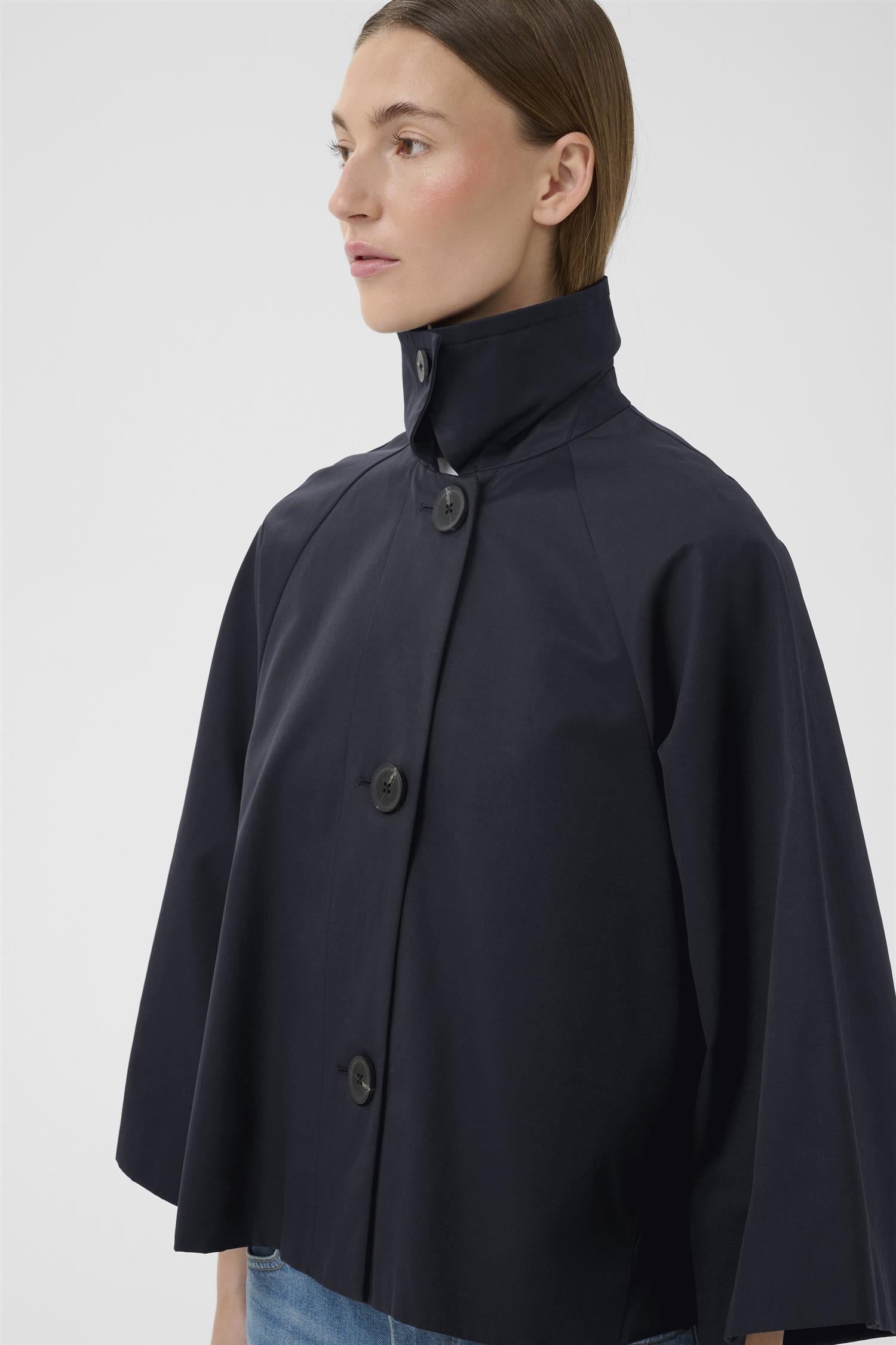 Hinonaiw Cape Jacket
