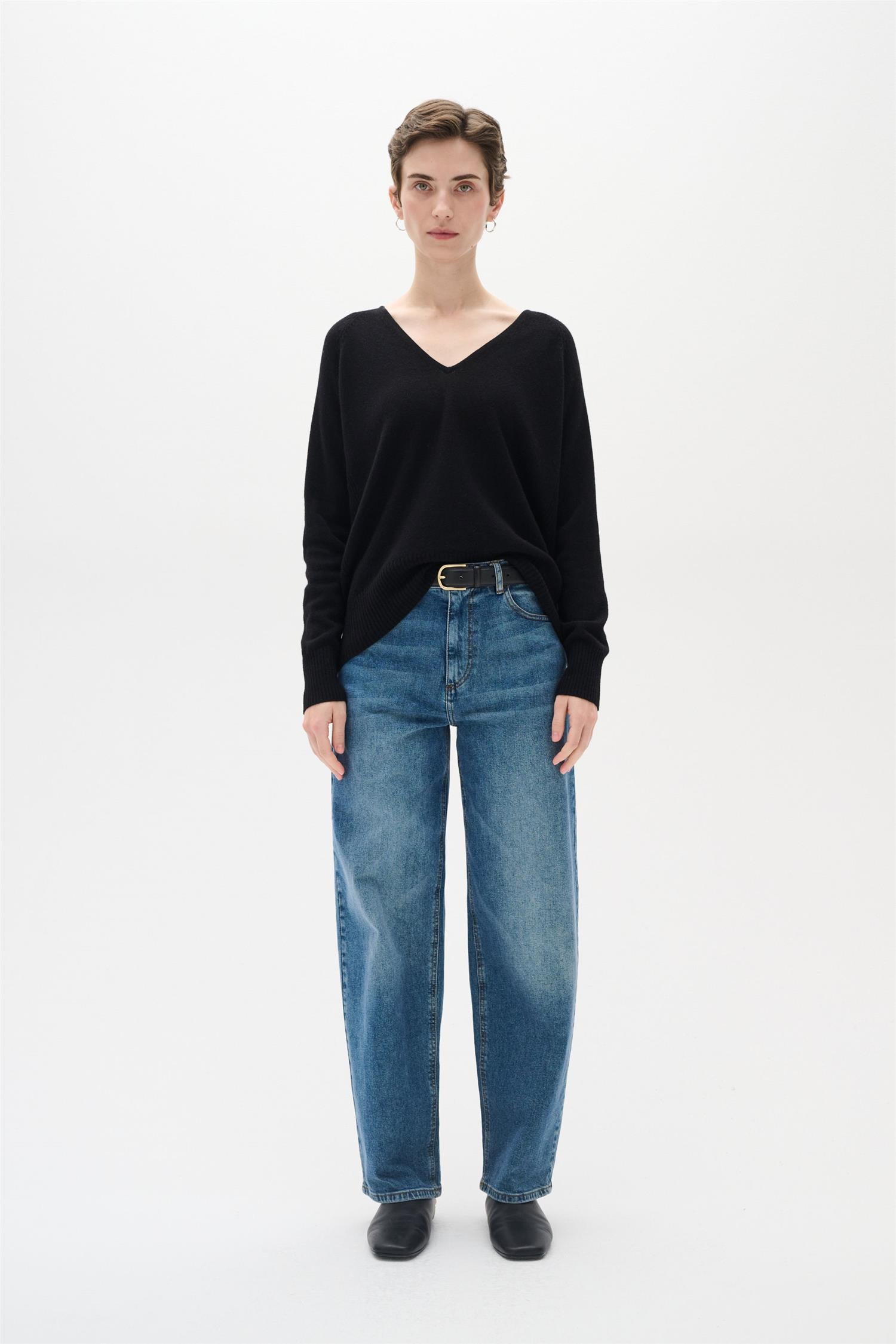 Lukka V-Neck Pullover Premium