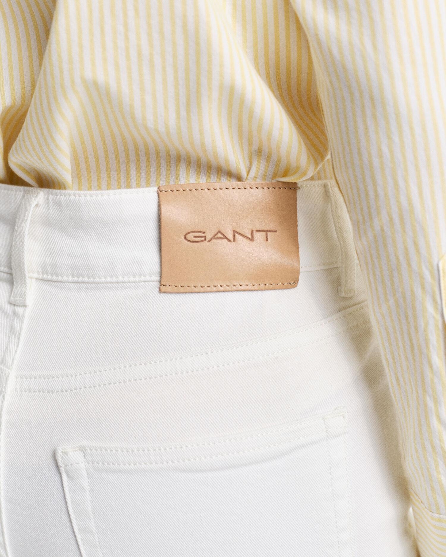 SLIM FLARE WHITE JEANS
