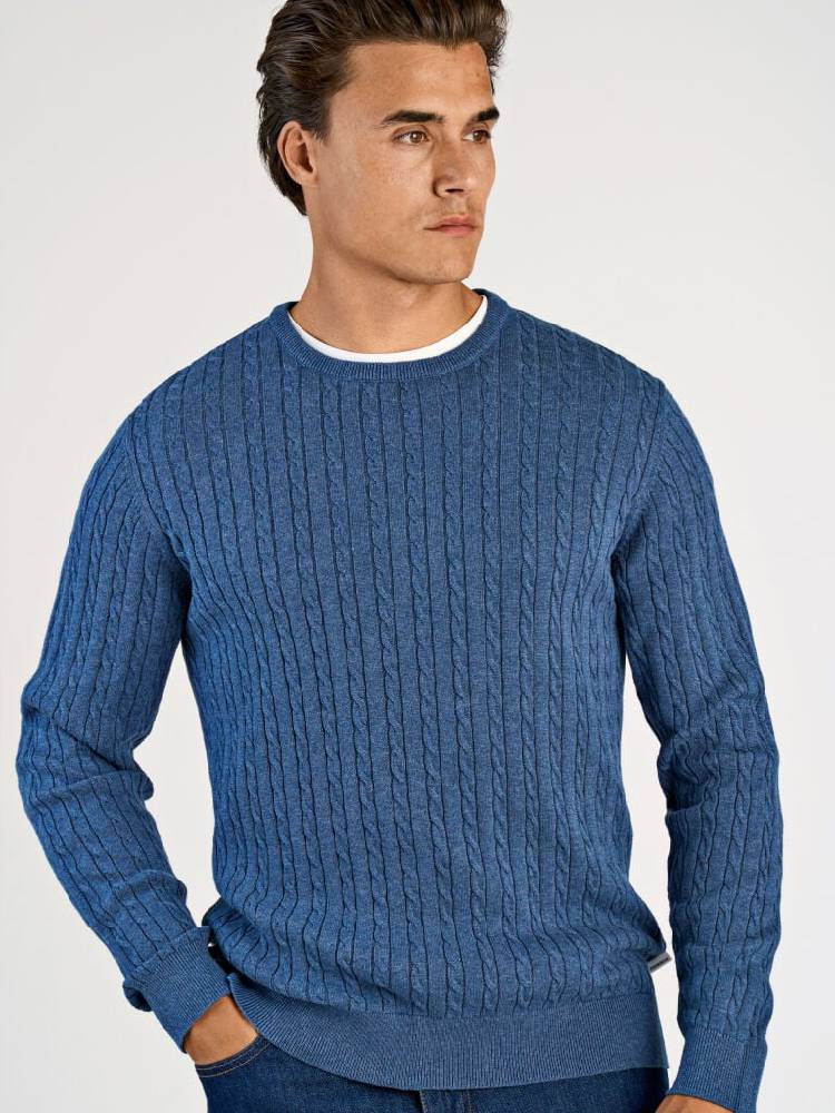 O-neck cable knit