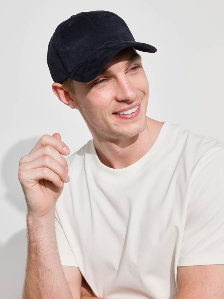Dani caps