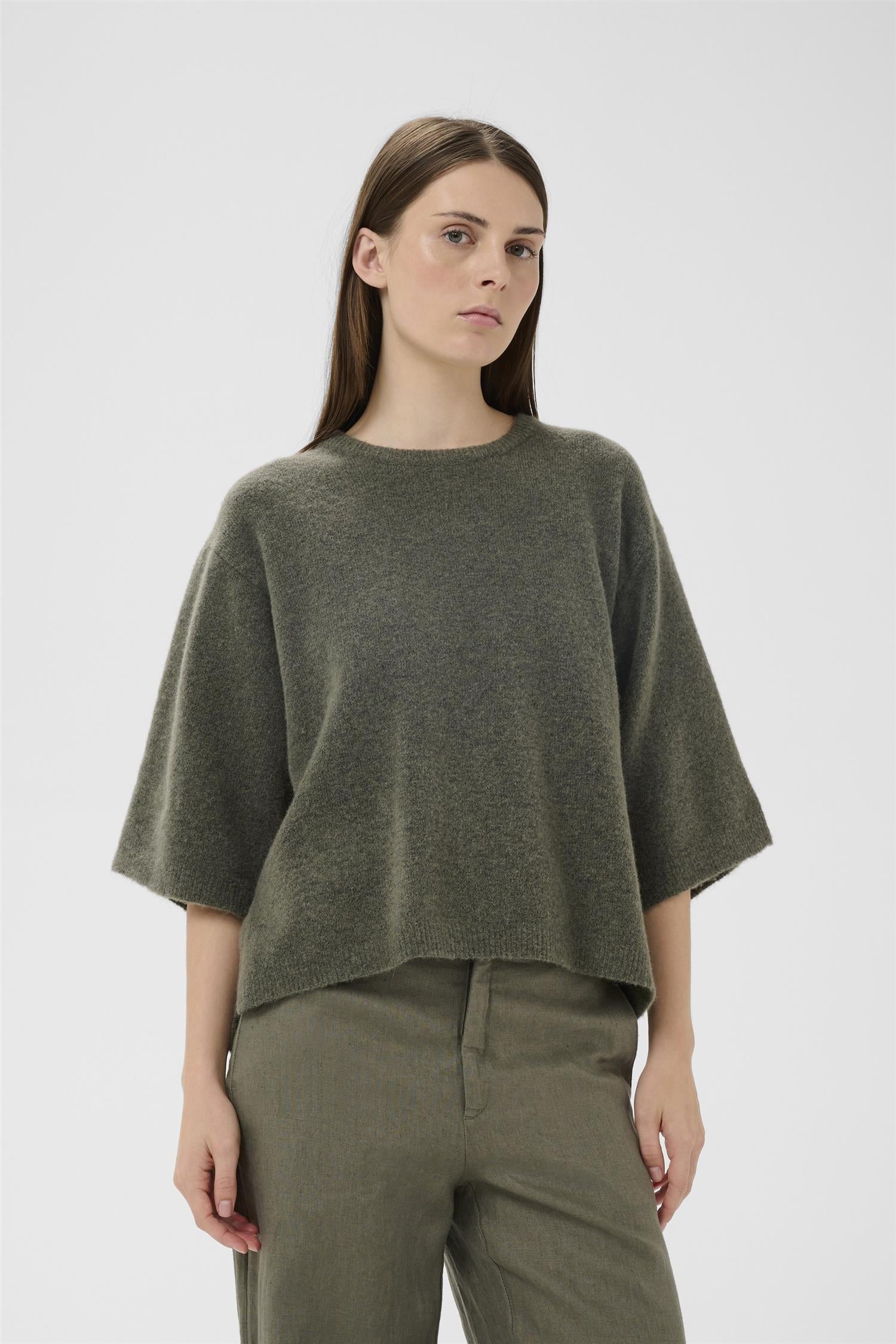 Guniiw Tee