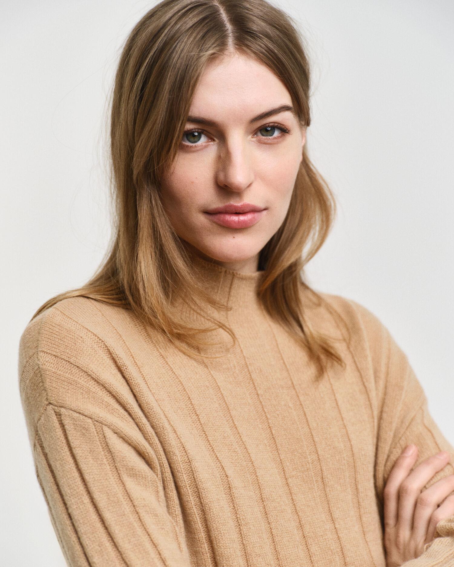 WIDE RIBBED WOOL STAND COLLAR
