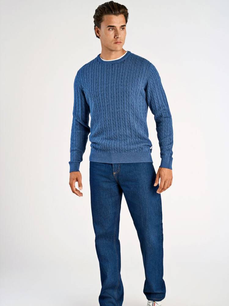 O-neck cable knit