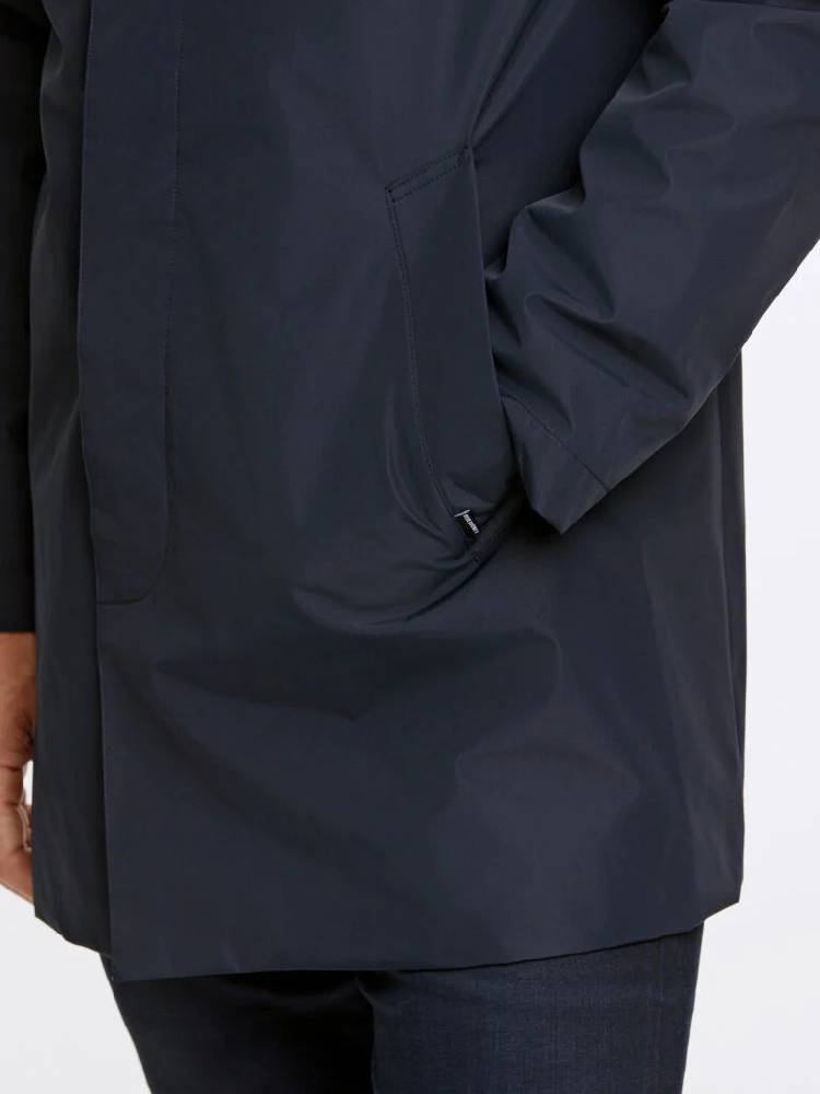 Water repellent mac coat