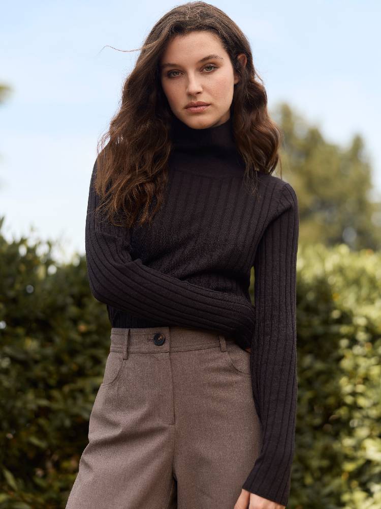 Bree Turtle Neck