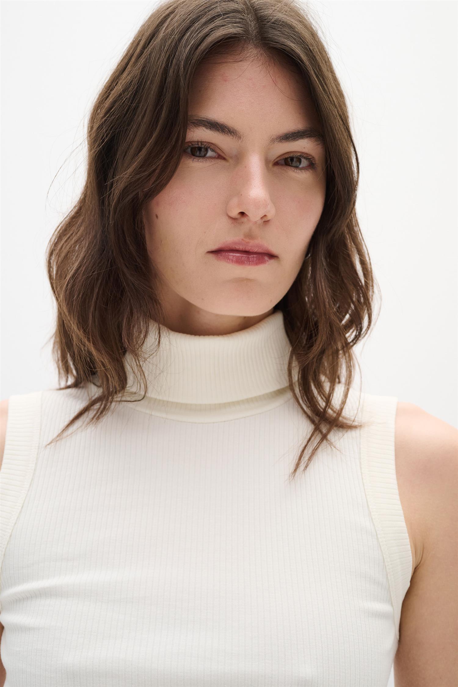 Dagnaiw Rollneck Top