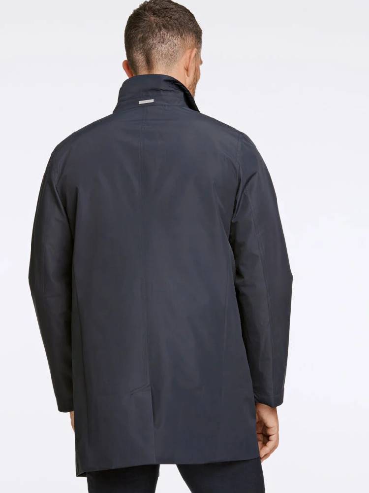 Water repellent mac coat
