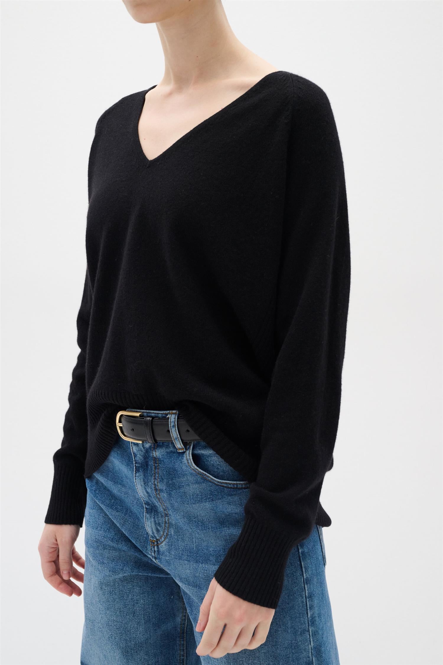 Lukka V-Neck Pullover Premium