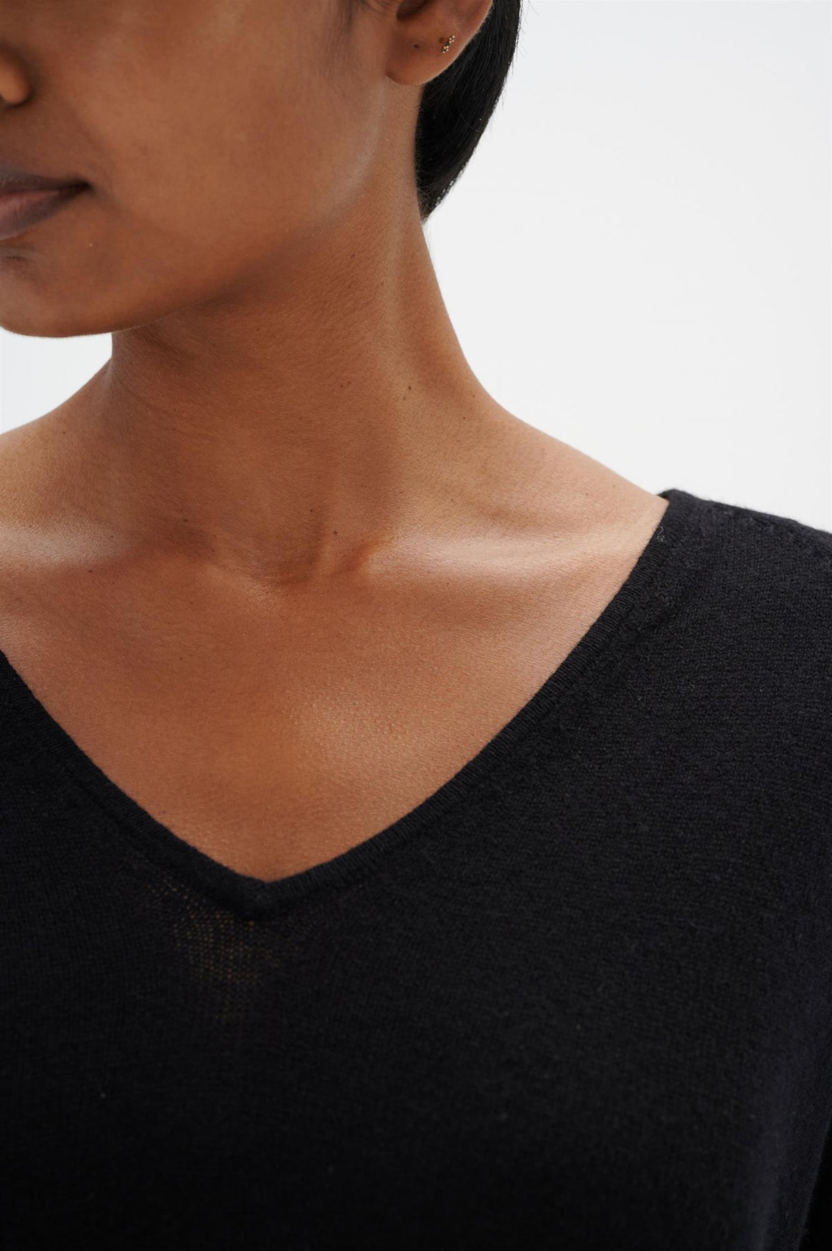 Lukka V-Neck Pullover Premium