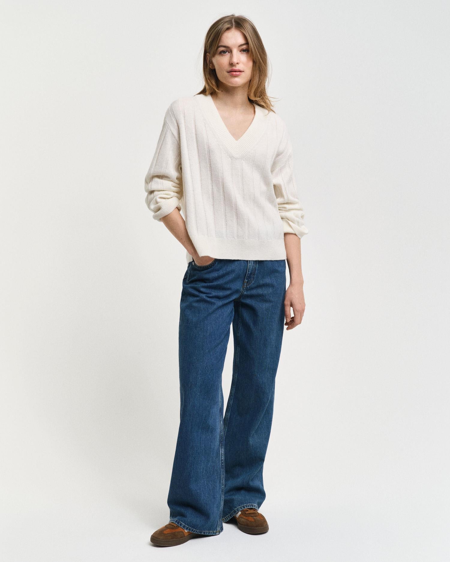 WIDE RIBBED WOOL V-NECK