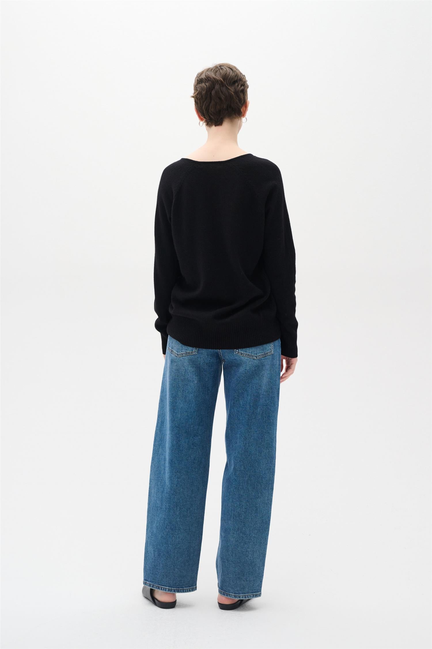 Lukka V-Neck Pullover Premium