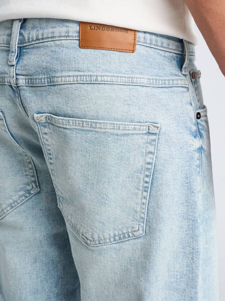 Loose fit jeans