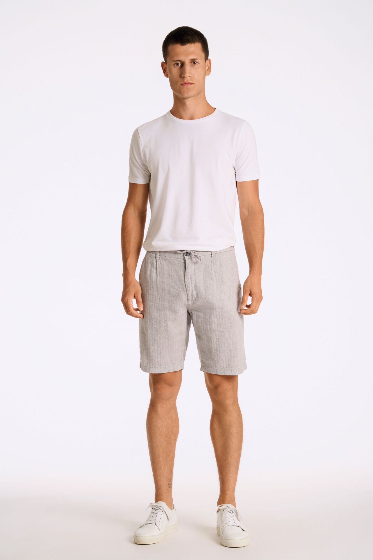 Linen blend herringbone short