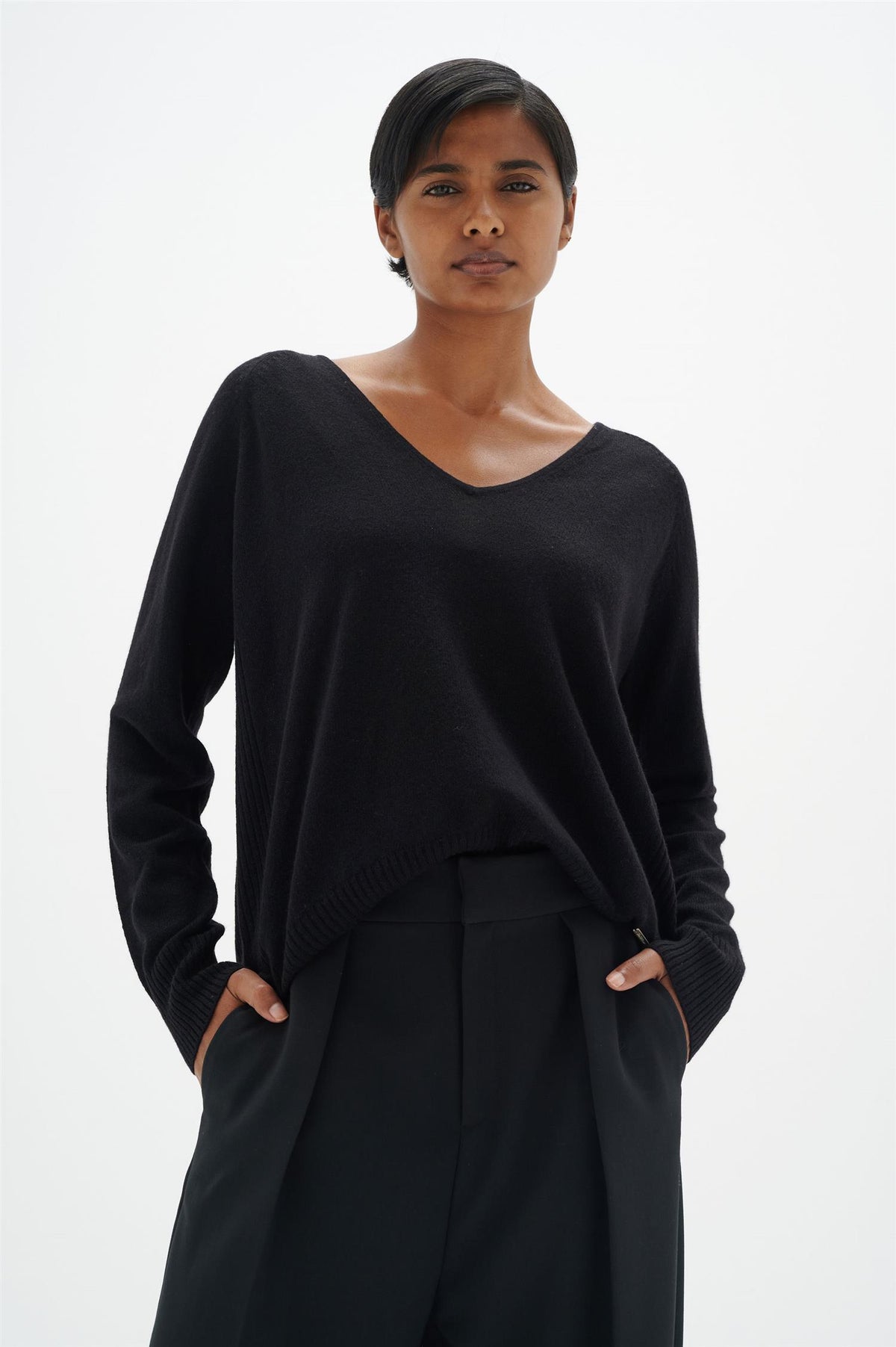 Lukka V-Neck Pullover Premium