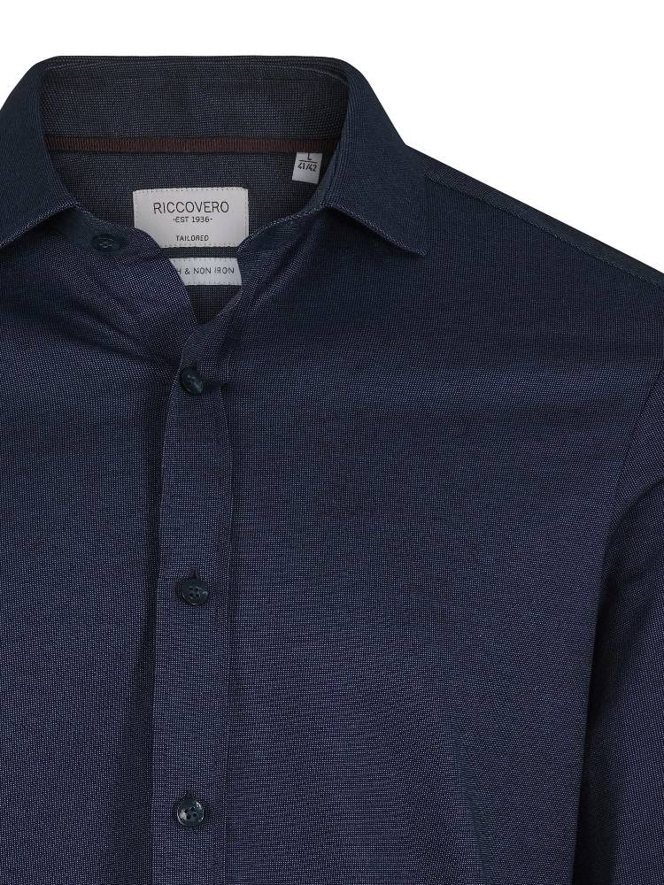 Leo Tailor fit