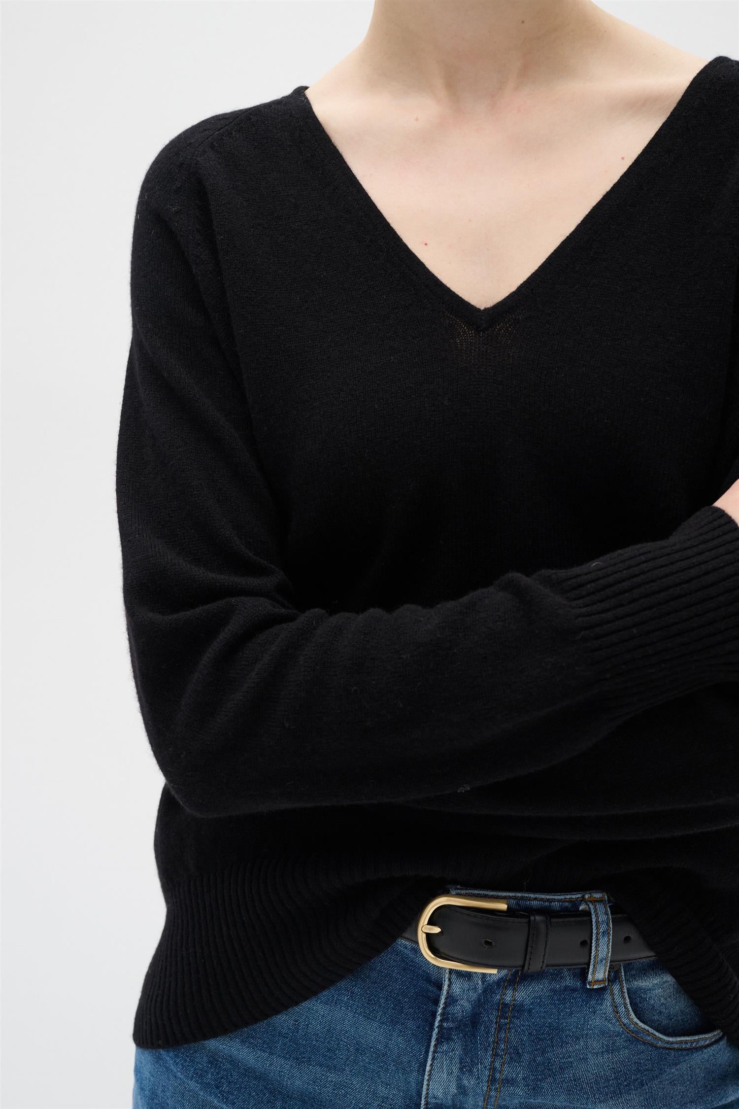 Lukka V-Neck Pullover Premium