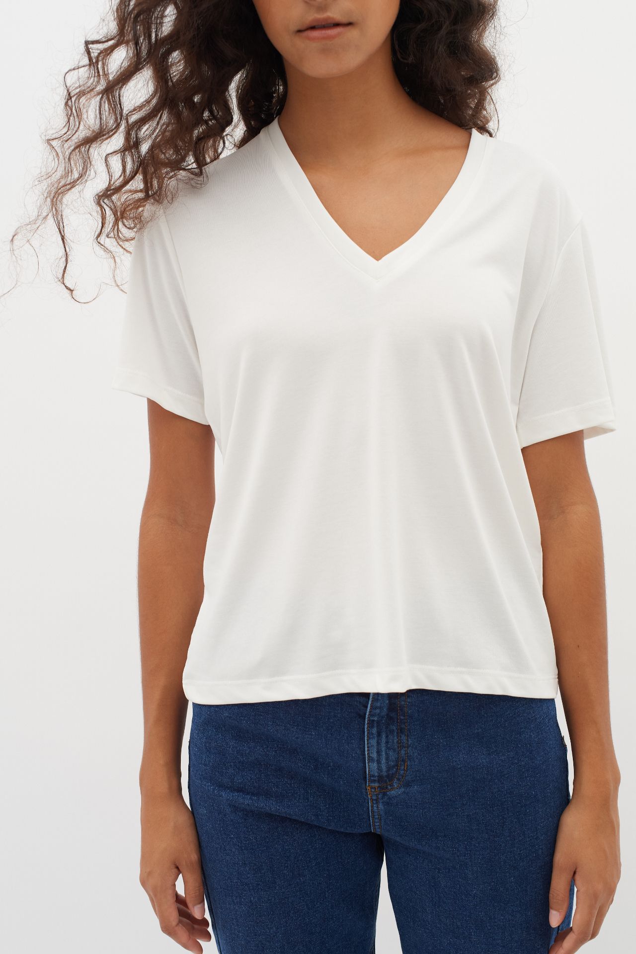 LilianaIW Base V-Neck