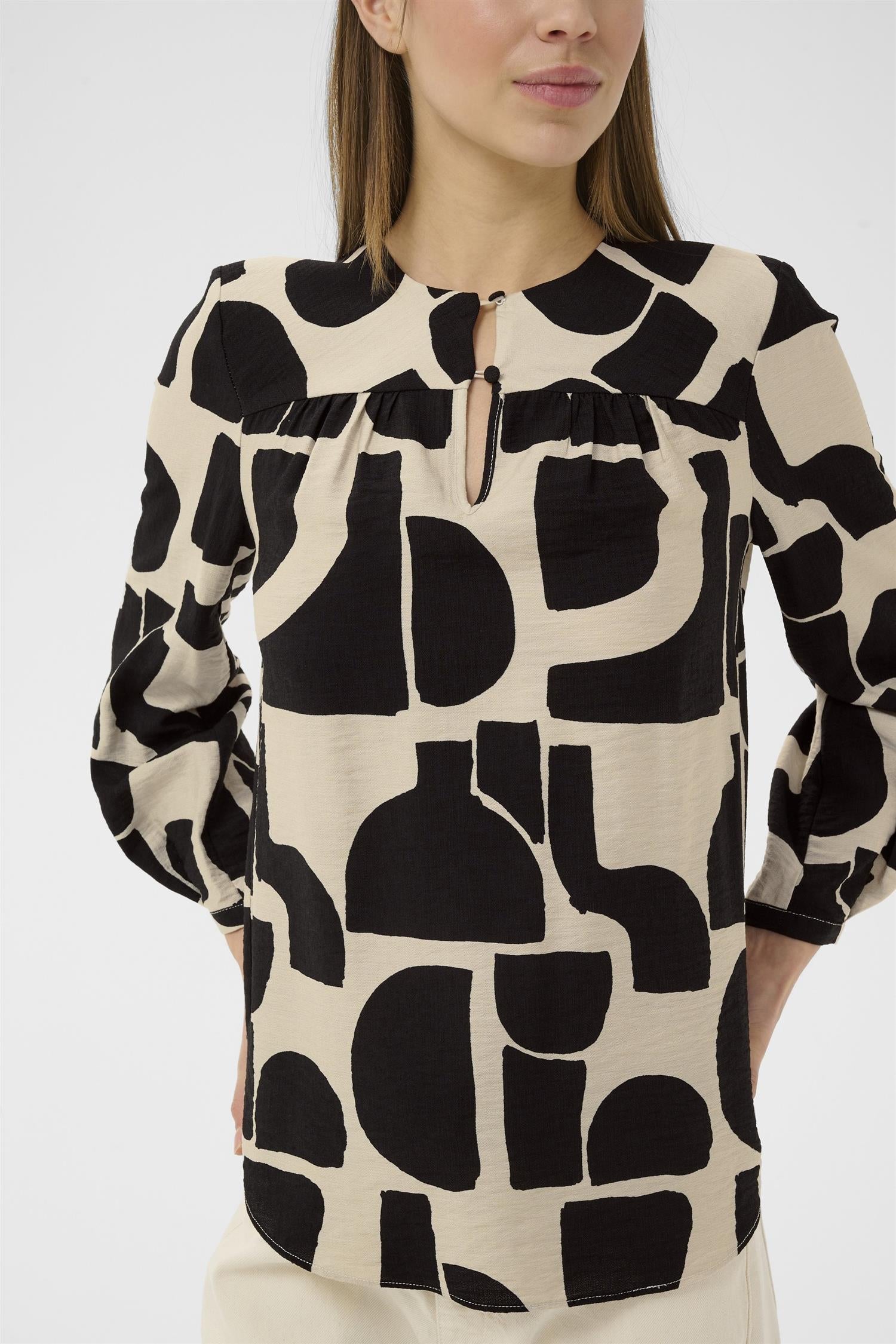 Lynniw Blouse