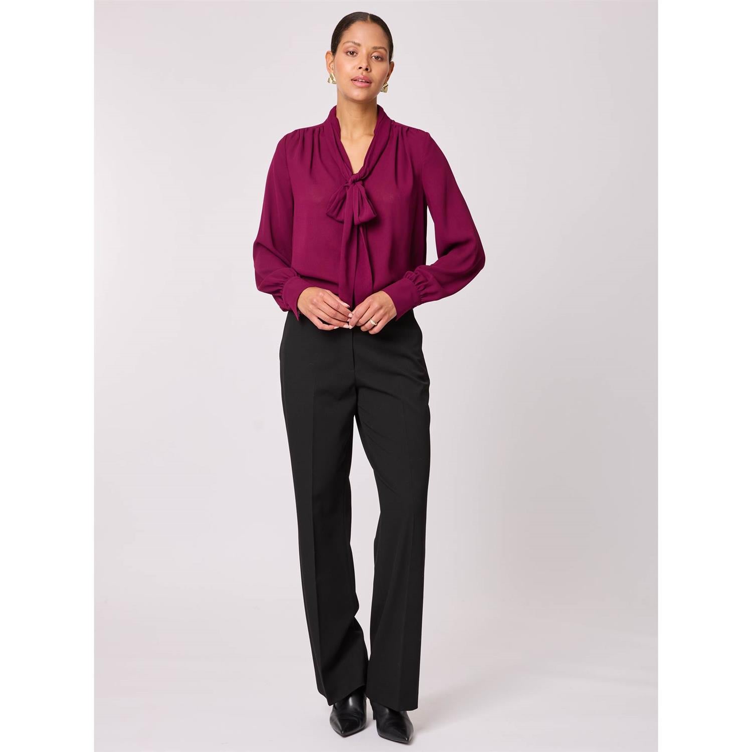 Kelly Bluse
