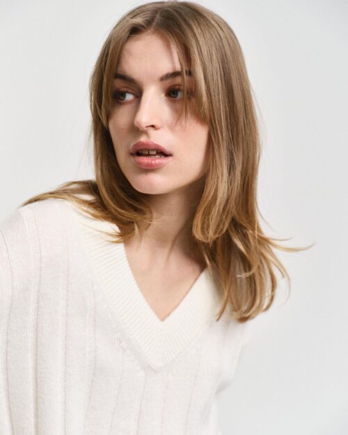 WIDE RIBBED WOOL V-NECK