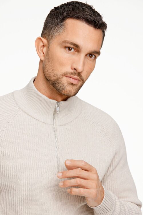 Half zip structure knit jumper