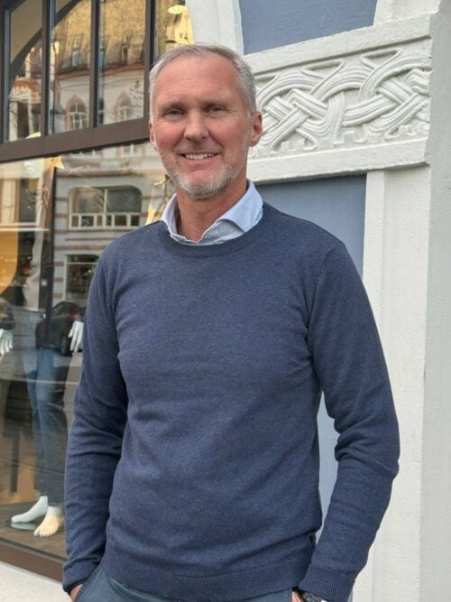100% recycle knit round neck