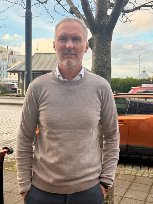 100% recycle knit round neck