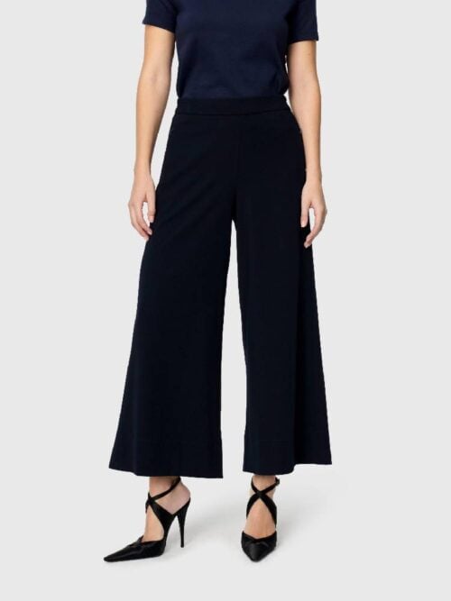CORALIE Cropped